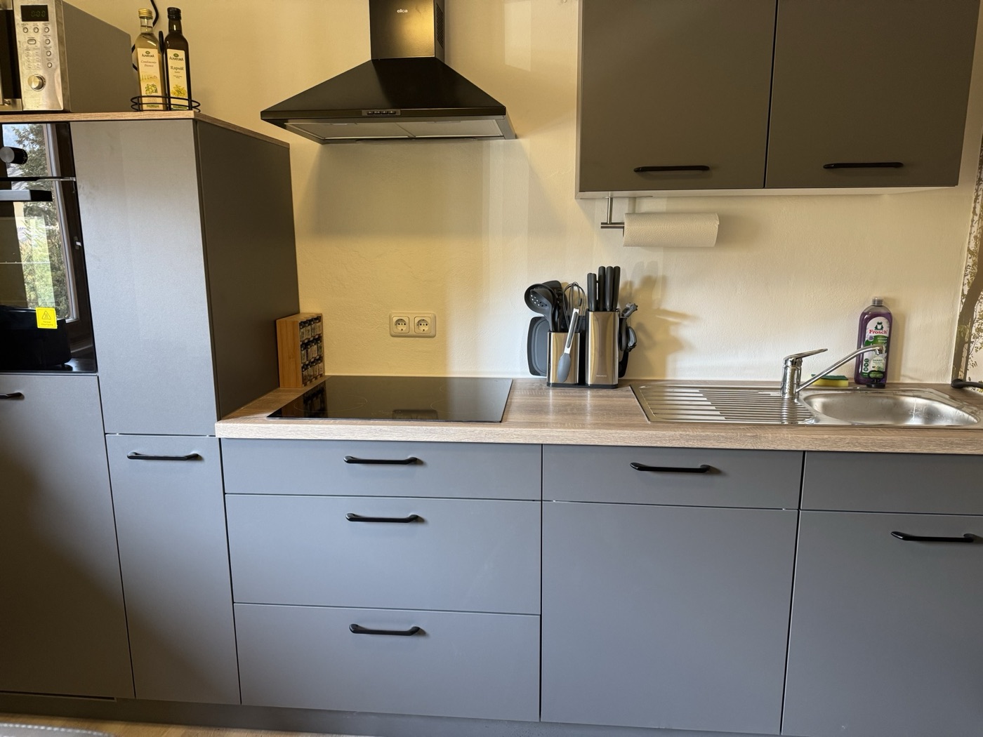 Voll ausgestattete Küche in der Ferienwohnung Mittenwald